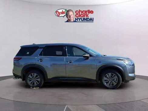 Used 2024 Nissan Pathfinder S AWD/4WD image 7