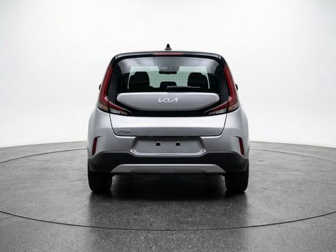 Used 2025 Kia Soul LX w/ LX Technology Package FWD image 7