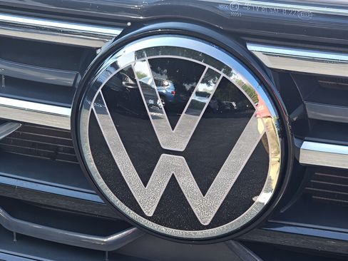 Certified 2024 Volkswagen Atlas Peak Edition SE AWD/4WD image 35