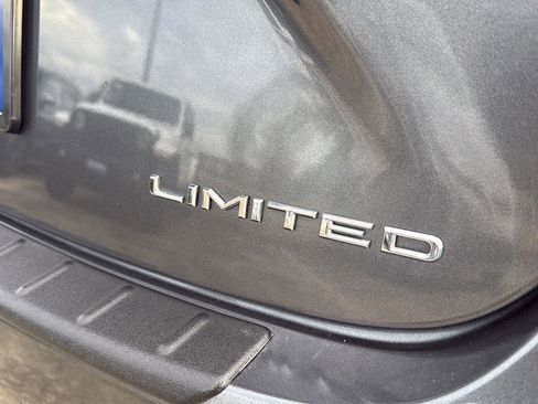 Used 2017 Toyota Avalon Limited image 10