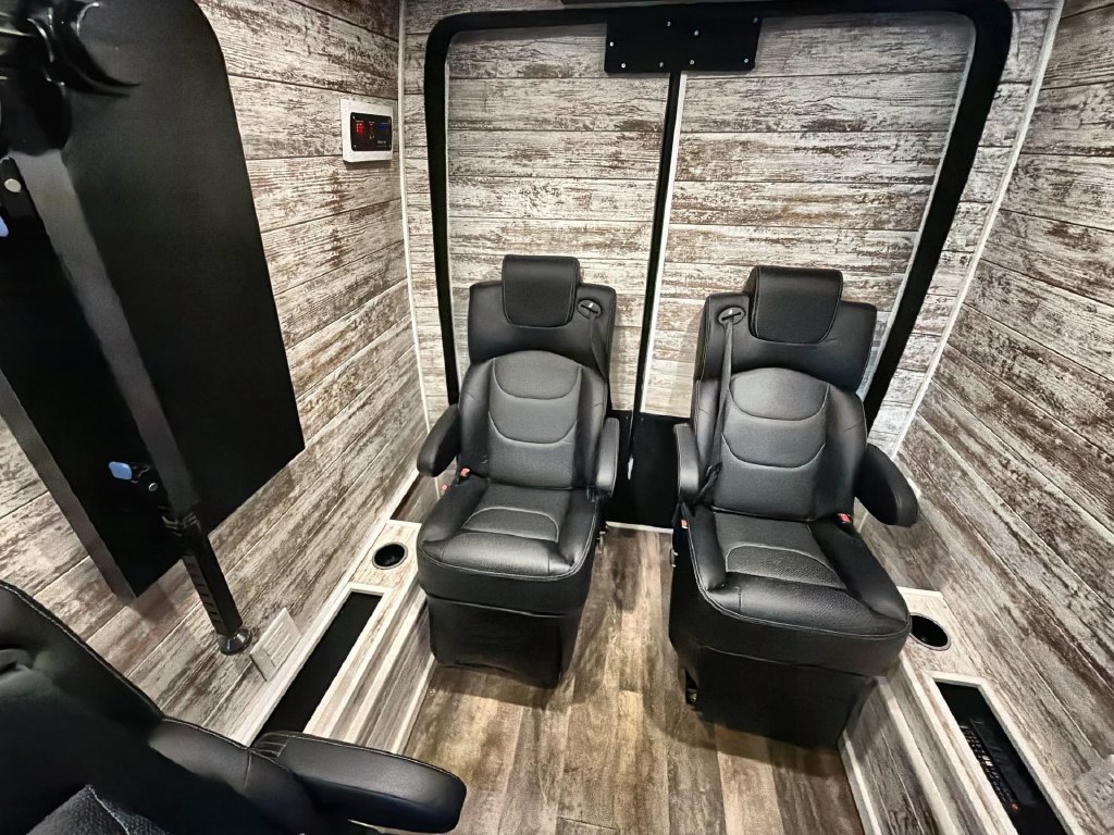 Used 2023 Mercedes-Benz Sprinter 1500 image 21
