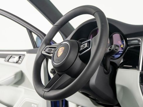 New 2026 Porsche Macan image 33
