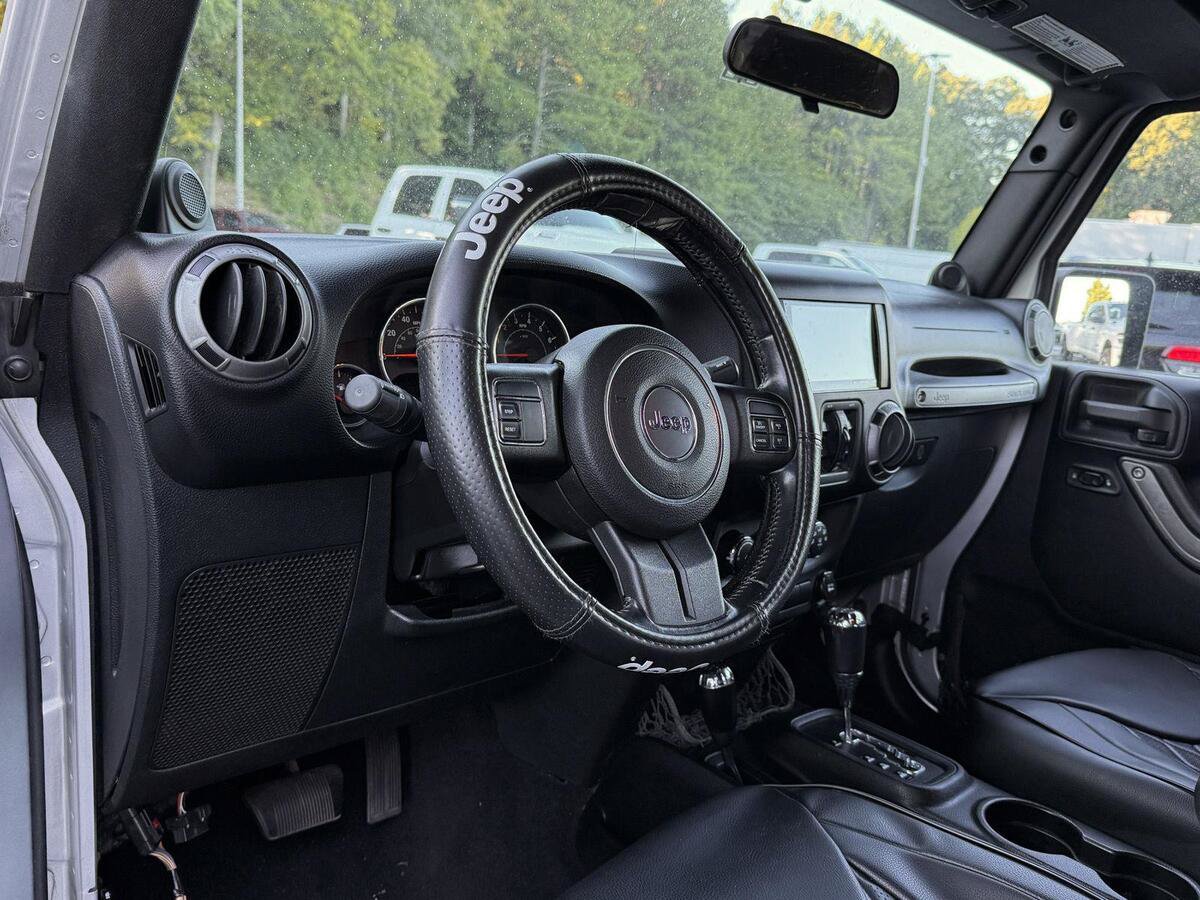 Used 2012 Jeep Wrangler Unlimited Sport AWD/4WD image 15
