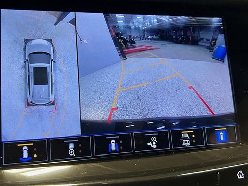 Used 2023 Cadillac XT6 Sport w/ Platinum Package image 23