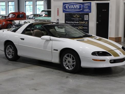 Used 1996 Chevrolet Camaro Z28 RWD image 18