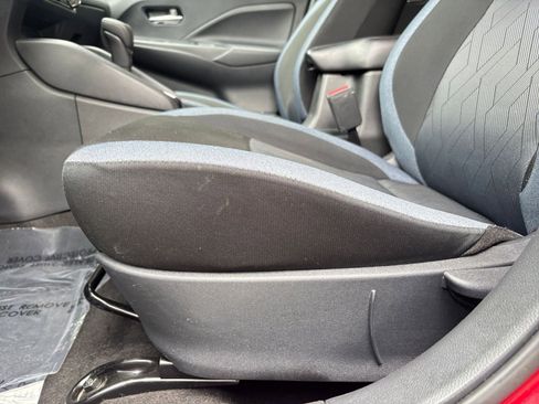 Used 2025 Nissan Versa SV FWD image 22