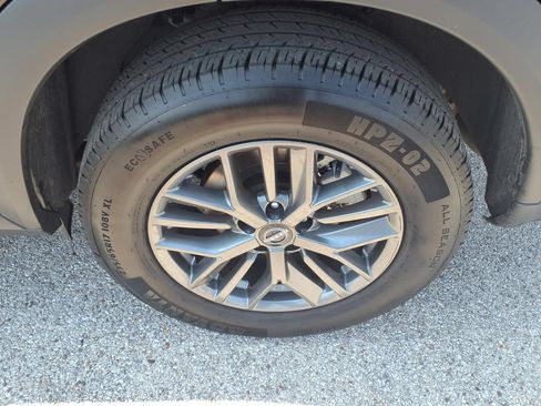 Used 2024 Nissan Rogue S FWD image 25
