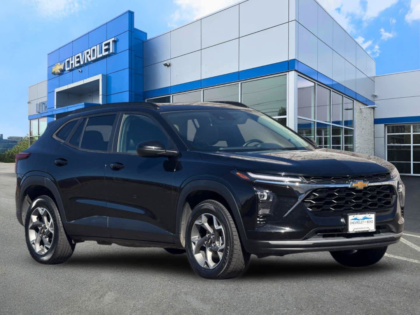 Used 2024 Chevrolet Trax LT w/ LT Convenience Package FWD image 9