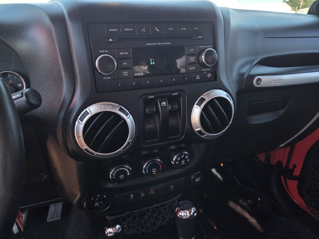 Used 2013 Jeep Wrangler Rubicon w/ PWR Convenience Group AWD/4WD image 27