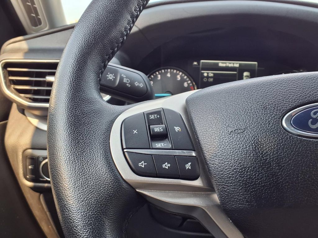 Used 2024 Ford Explorer XLT w/ Equipment Group 202A AWD/4WD image 11