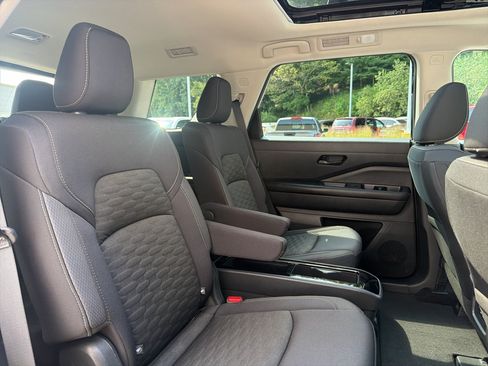 Used 2023 Nissan Pathfinder SV w/ SV Premium Package AWD/4WD image 20