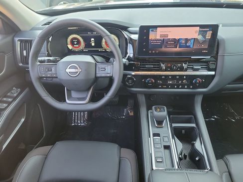 New 2026 Nissan Pathfinder SL FWD image 8