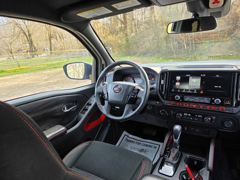 Used 2025 Nissan Frontier PRO-4X image 9