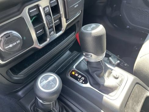 Used 2022 Jeep Wrangler Unlimited Sahara AWD/4WD image 20