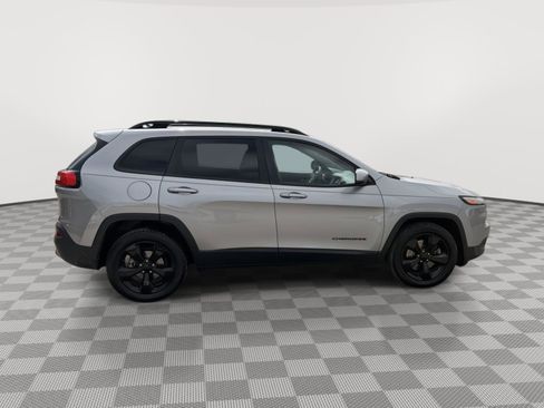 Used 2017 Jeep Cherokee Limited FWD image 8