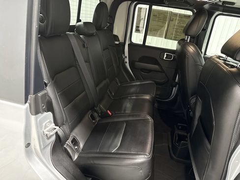 Used 2022 Jeep Gladiator Overland w/ Popular Equipment Package AWD/4WD image 28