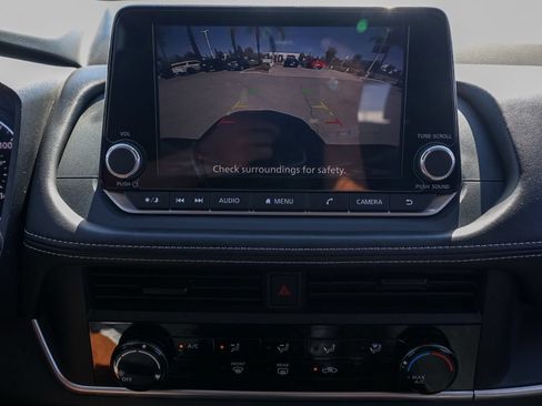 Used 2025 Nissan Rogue S AWD/4WD image 30