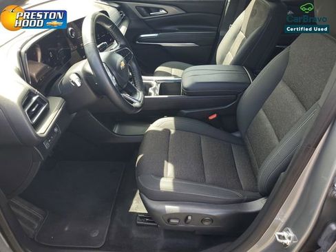 Used 2025 Chevrolet Traverse LT FWD image 18