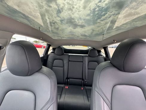 Used 2024 Tesla Model Y Long Range AWD/4WD image 21
