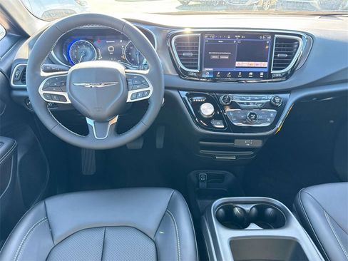 New 2026 Chrysler Voyager LX image 10