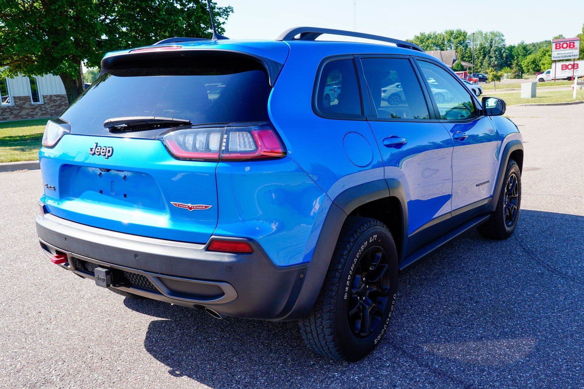 Used 2019 Jeep Cherokee Trailhawk AWD/4WD image 3