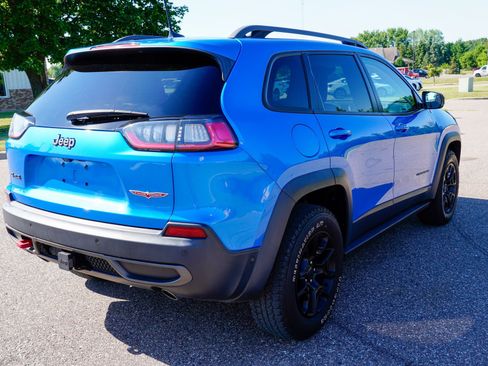 Used 2019 Jeep Cherokee Trailhawk AWD/4WD image 3