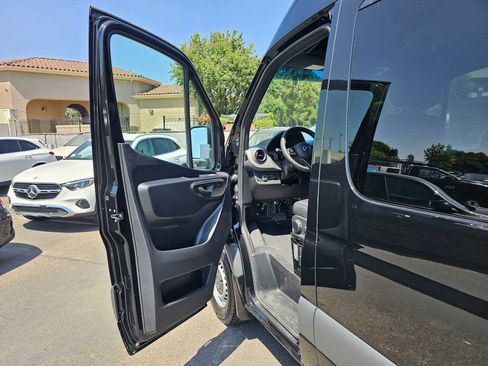 Used 2024 Mercedes-Benz Sprinter 3500 image 22