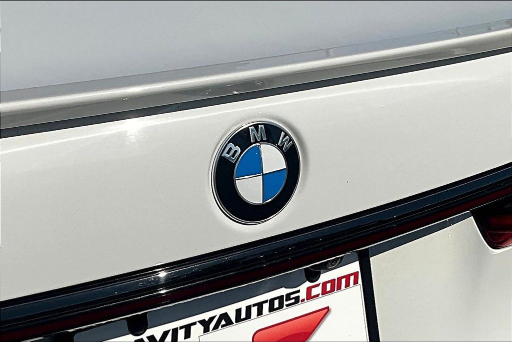 Used 2022 BMW 750i xDrive w/ Executive Package AWD/4WD image 24