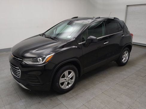 Used 2020 Chevrolet Trax LT w/ LT Convenience Package AWD/4WD image 2