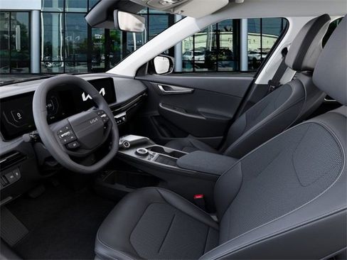 New 2025 Kia EV6 Light w/ Light LR Technology Package image 17
