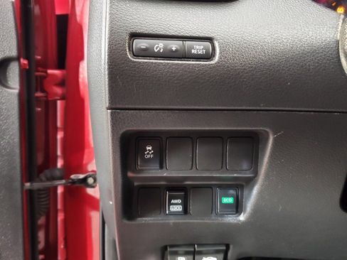 Used 2017 Nissan Rogue Sport SV image 16