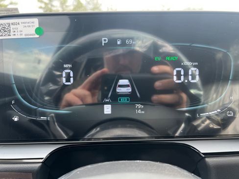 New 2025 Kia Niro EX image 22