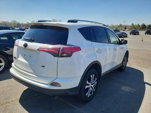 Used 2018 Toyota RAV4 LE image 3