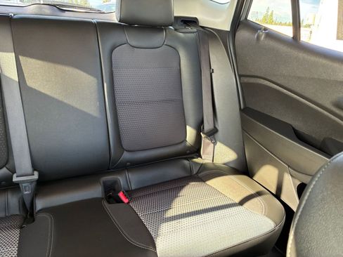 Used 2025 Chevrolet Trax LT image 36