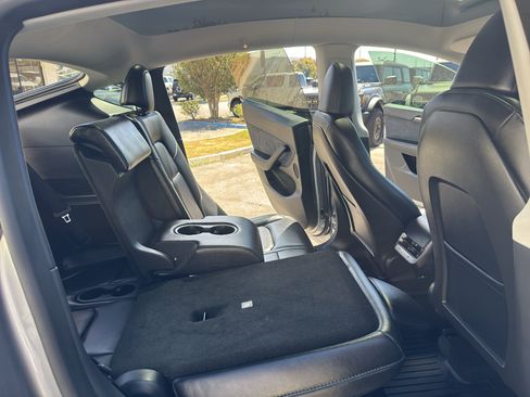 Used 2025 Tesla Model Y Long Range AWD/4WD image 20