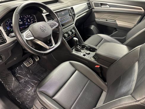 Used 2023 Volkswagen Atlas SEL R-Line AWD/4WD image 9