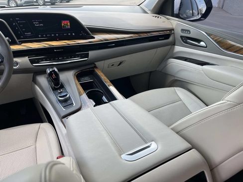Certified 2023 Cadillac Escalade Sport Platinum w/ LPO, ONYX Package AWD/4WD image 16
