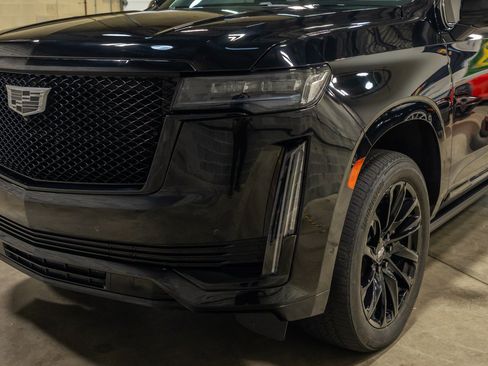 Used 2023 Cadillac Escalade ESV Sport Platinum w/ LPO, ONYX Package AWD/4WD image 18
