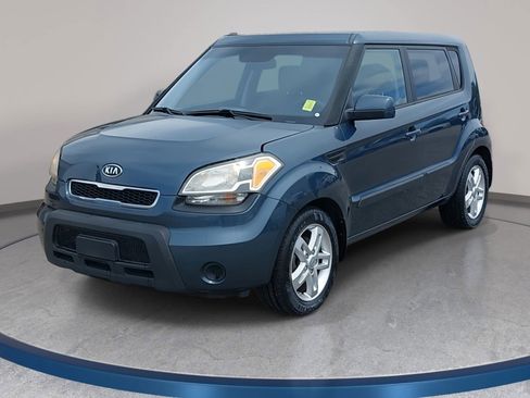 Used 2011 Kia Soul + image 1