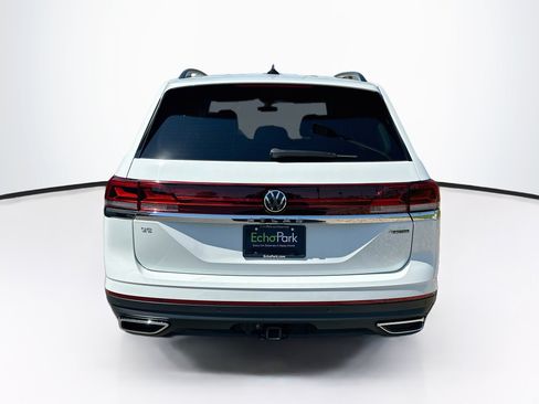 Used 2024 Volkswagen Atlas SE AWD/4WD image 7