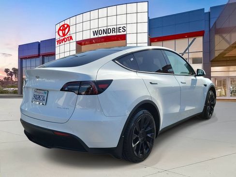 Used 2022 Tesla Model Y Long Range AWD/4WD image 6