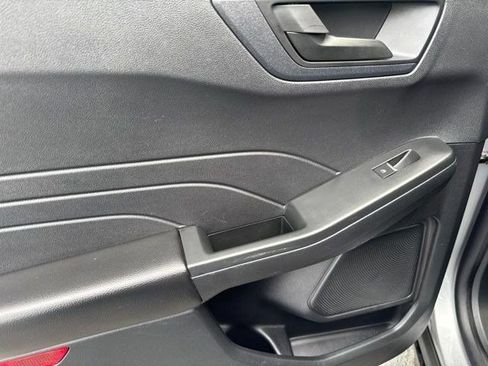 Used 2022 Ford Escape SE w/ SE Sport Appearance Package FWD image 36