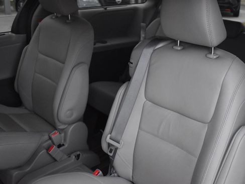 Used 2020 Toyota Sienna XLE image 33