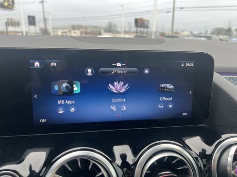 Used 2025 Mercedes-Benz GLA 250 4MATIC image 29