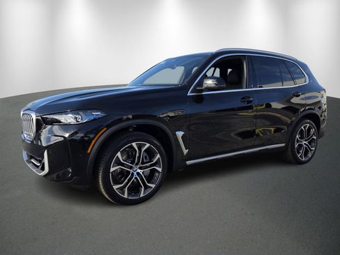 New 2026 BMW X5 xDrive50e w/ Executive Package image 3