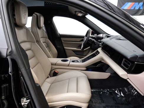 Used 2025 Porsche Taycan RWD image 30