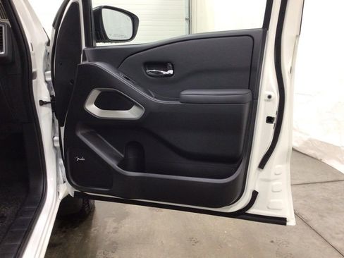 Used 2024 Nissan Frontier SL w/ Technology Package image 26