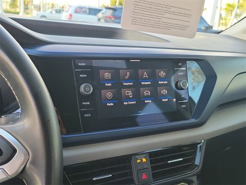 Certified 2023 Volkswagen Taos SE w/ Black Wheel Package image 20