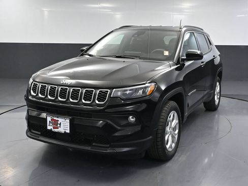 Used 2024 Jeep Compass Latitude w/ Convenience Group AWD/4WD image 13
