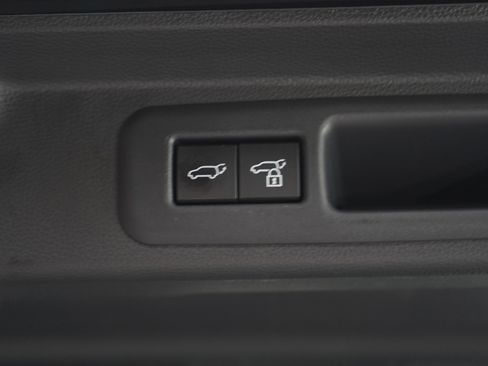 Used 2025 Toyota Sequoia Platinum image 18